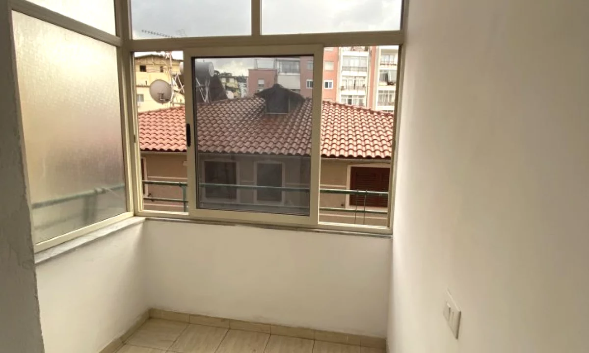 Shtepi me qera Apartament ne Tirane, 2+1, Mobilimi E mobiluar, Pagesa 680  Euro.