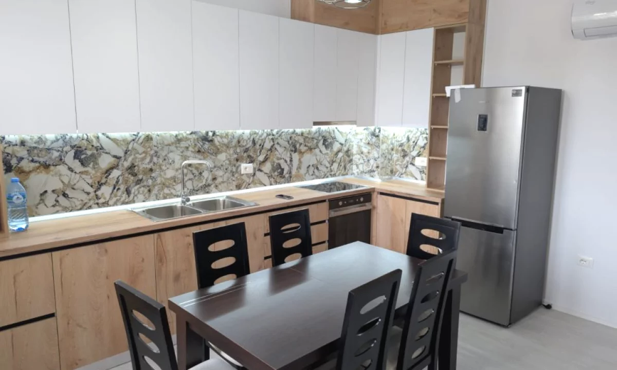 Shtepi me qera Apartament ne Tirane, 2+1, Mobilimi E mobiluar, Pagesa 700  Euro.