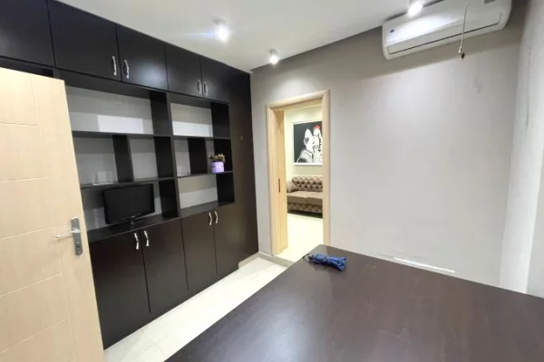 Jepet ambient biznesi me qira , tek Rruga Myslym Shyri 