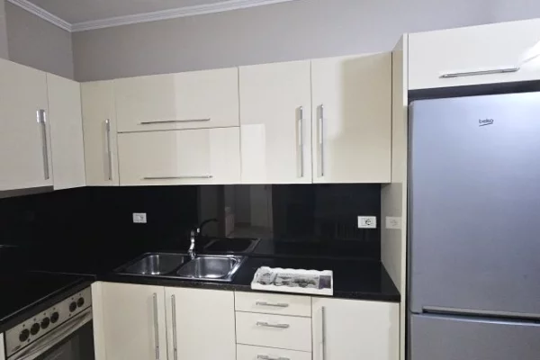 Jepet apartament 1+1 me qira tek Kompleksi Demneri , Astir , Yzberisht , Kashar .