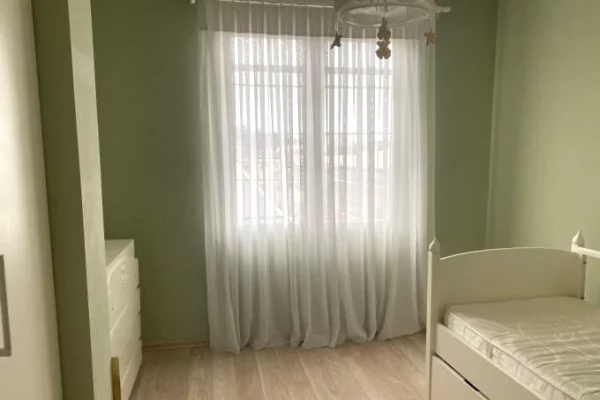 Jepet me qira apartament 2+1+2+Post Parkimi , tek Liqeni i thate , Rruga Peti , Kopshti Botanik .