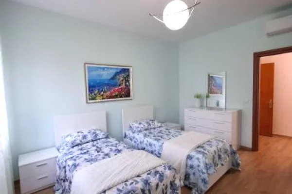 Shtepi me qera 2+1 ne Tirane - 700 Euro