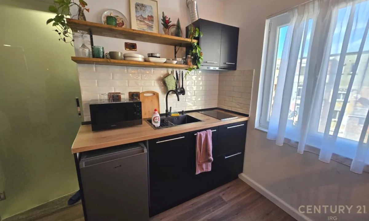 Shtepi me qera Apartament ne Tirane, Garsoniere, Mobilimi E mobiluar, Pagesa 420  Euro.