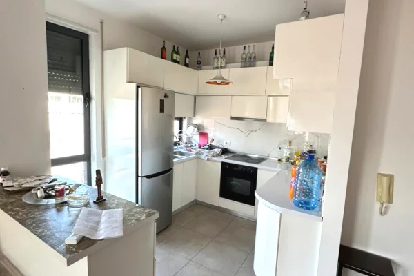 Shitet Apartamanet 2+1+2 tek Fresku , prane AL-Discount , Linze .