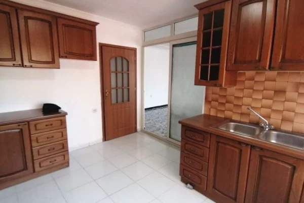Jepet me qira apartament 2+1 tek Rruga Islam Alla