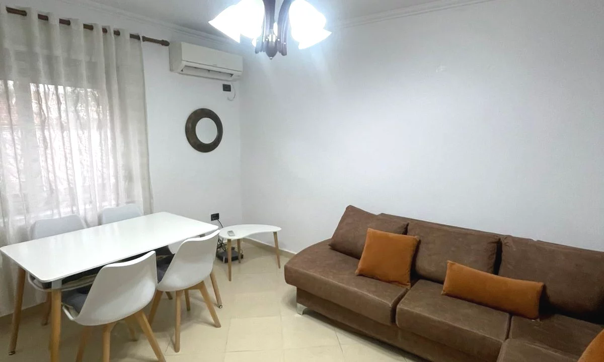 Shtepi me qera Apartament ne Tirane, 2+1, Mobilimi E mobiluar, Pagesa 600  Euro.