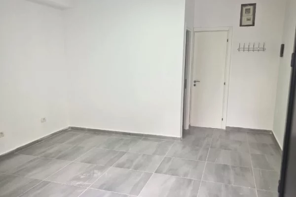 Ambient biznesi me qera 1+1 ne Tirane - 370 Euro