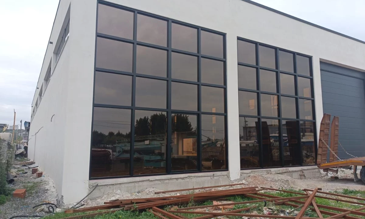 Jepet kapanon me qira , Vore , prane Esko SHPK .