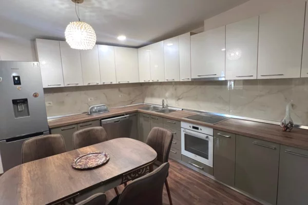 Jepet apartament 3+1+2+Kuzhine e Vecuar+Depo me qira tek Mozaiku i Tiranes , 21 Dhjetori .