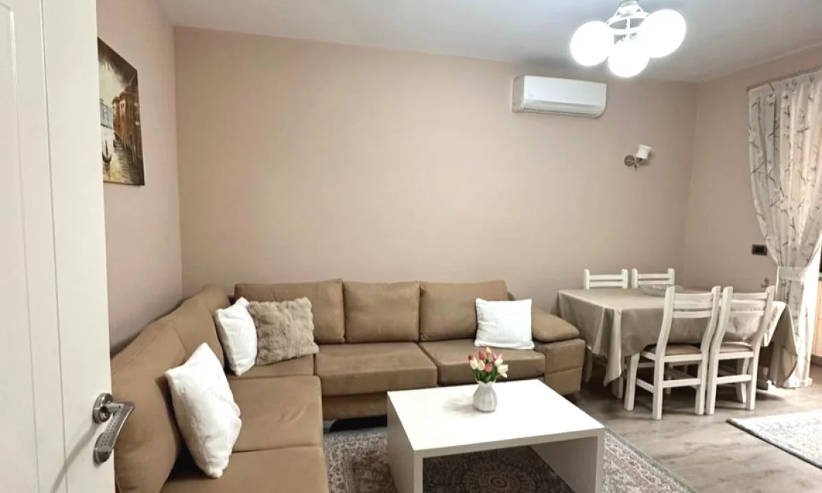Shtepi me qera Apartament ne Tirane, 2+1, Mobilimi E mobiluar, Pagesa 700  Euro.