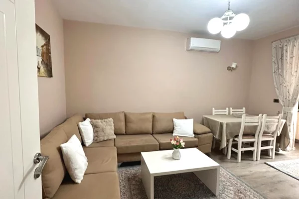 Shtepi me qera 2+1 ne Tirane - 700 Euro