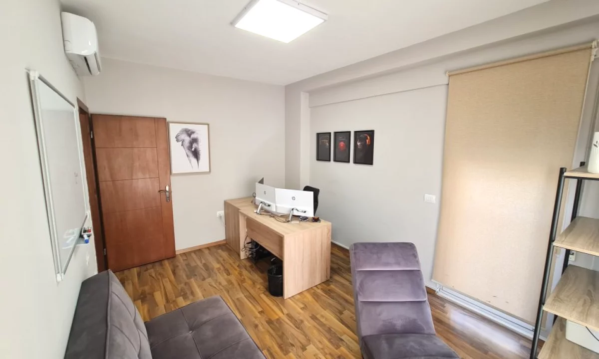 Jepet ambient biznesi 4+1+2+ 2 Poste Parkimi me qira , tek 21 Dhjetori , tek Rruga Frosina Plaku .