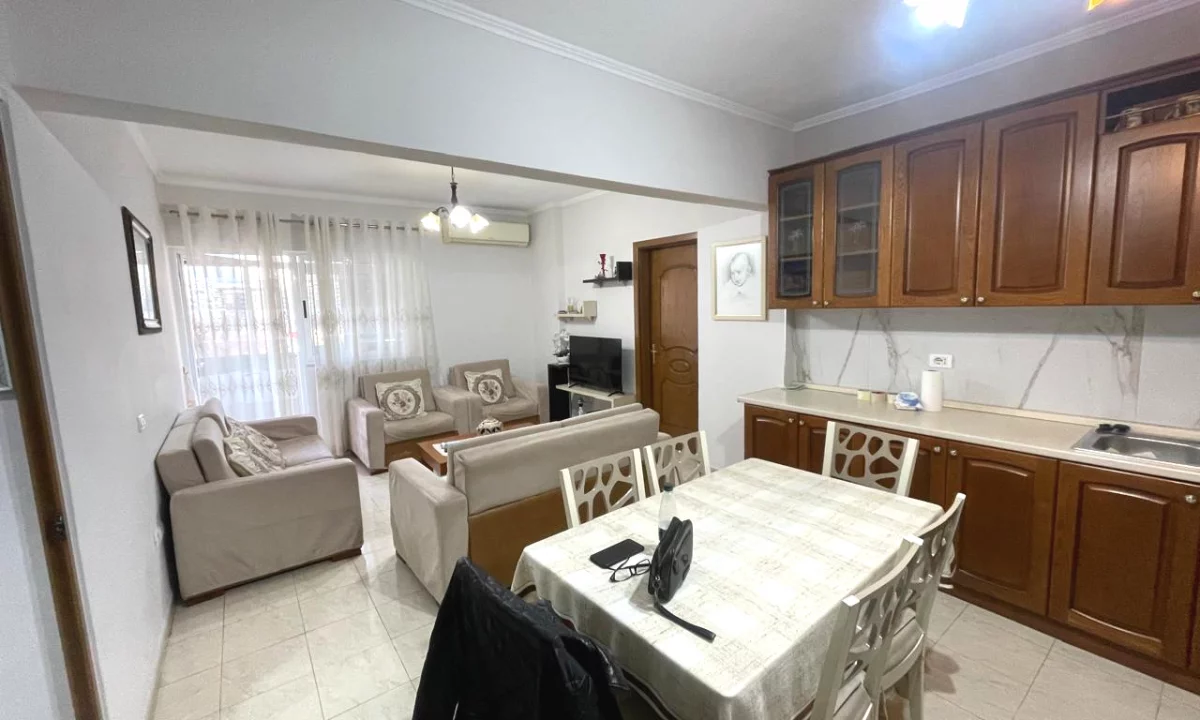 Shtepi me qera Apartament ne Tirane, 2+1, Mobilimi E mobiluar, Pagesa 680  Euro.