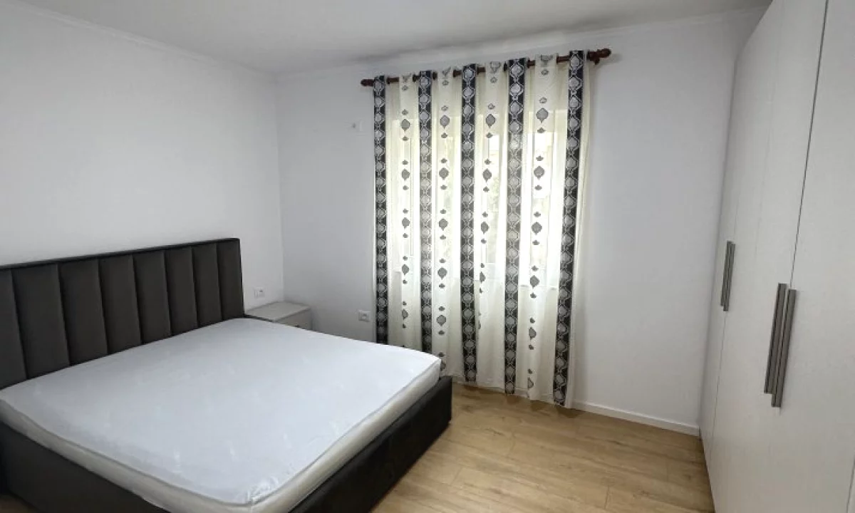 Shtepi me qera Apartament ne Tirane, 2+1, Mobilimi E mobiluar, Pagesa 60,000  Leke.