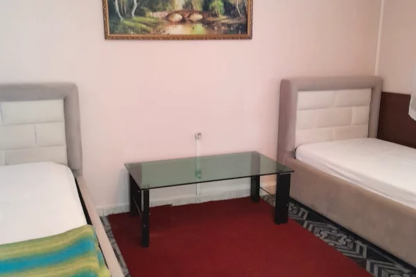 Jepet apartament 2+1 me qira , tek Brraka, prane KMY .