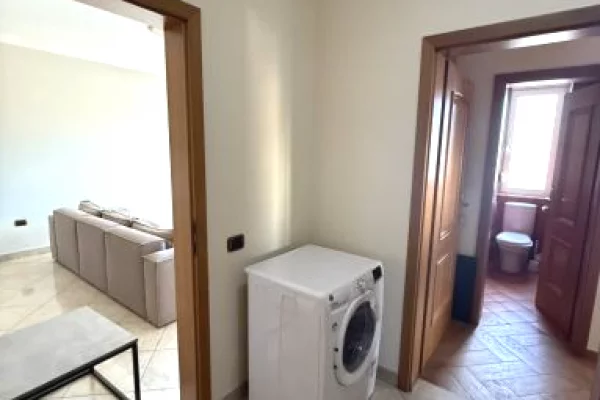 Jepet me qira apartament 2+1, tek Ish-Blloku