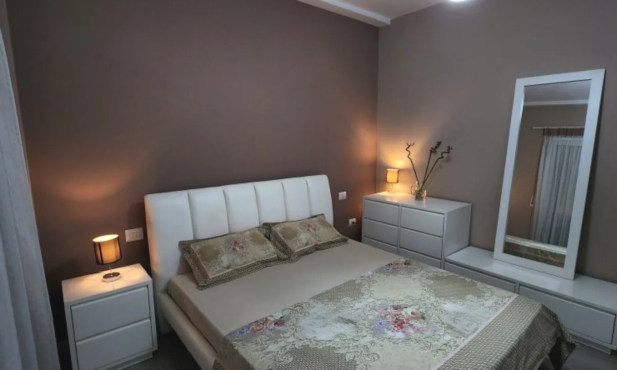 Shtepi me qera Apartament ne Tirane, 2+1, Mobilimi E mobiluar, Pagesa 850  Euro.
