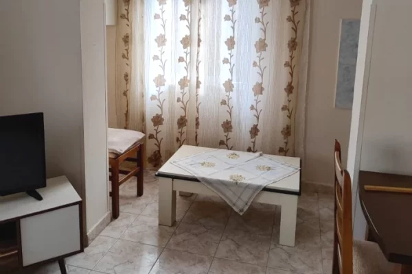 Jepet apartament 1+1 me qira tek Rruga Bardhyl 