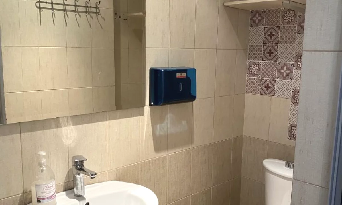 Shitet ambient biznesi tek Farmacia 10 