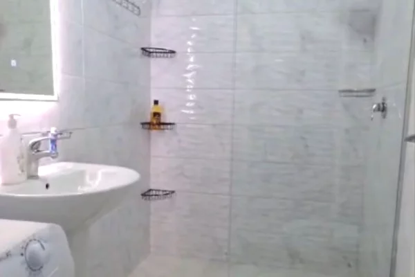 Shtepi me qera 2+1 ne Tirane - 750 Euro