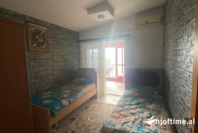 Shtepi ne shitje Apartament ne Durres, 3+1, Mobilimi E mobiluar, Pagesa 125,000  Euro.