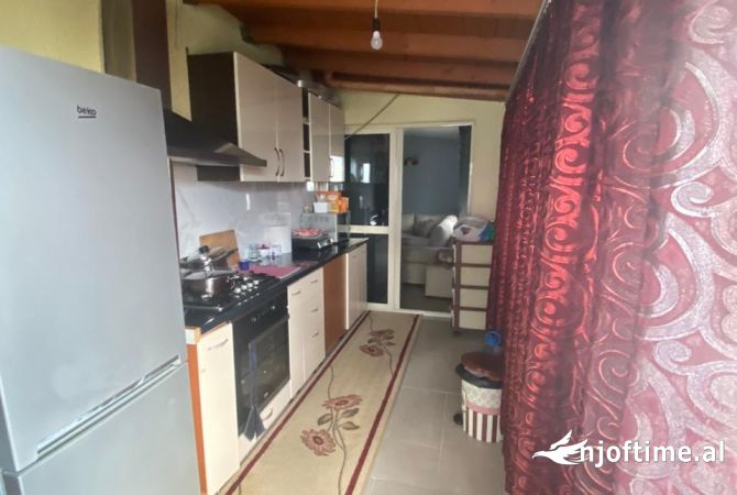 Shtepi ne shitje Apartament ne Durres, 3+1, Mobilimi E mobiluar, Pagesa 125,000  Euro.