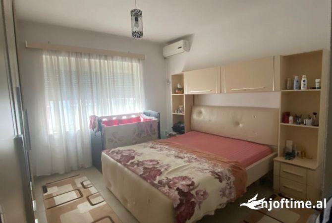 Shtepi ne shitje Apartament ne Durres, 3+1, Mobilimi E mobiluar, Pagesa 125,000  Euro.