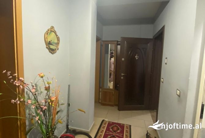 Shtepi ne shitje Apartament ne Durres, 3+1, Mobilimi E mobiluar, Pagesa 125,000  Euro.