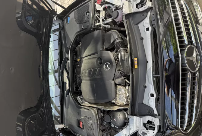 Makina ne shitje ne Tirane, Mercedes-Benz, 2022 Diesel,Kambio Automatik Pagesa 33,000  Euro.