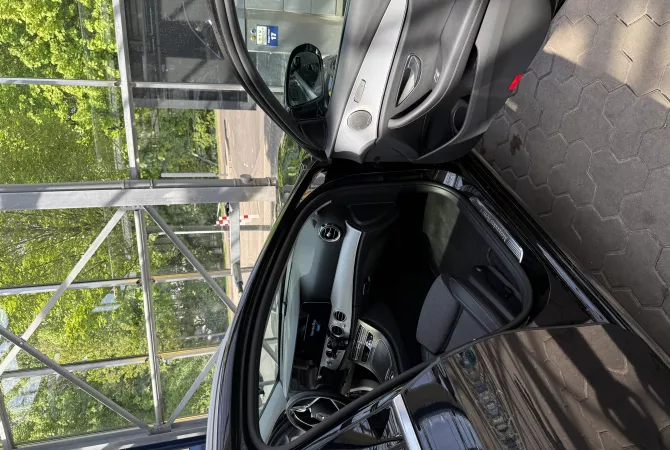 Makina ne shitje ne Tirane, Mercedes-Benz, 2022 Diesel,Kambio Automatik Pagesa 33,000  Euro.