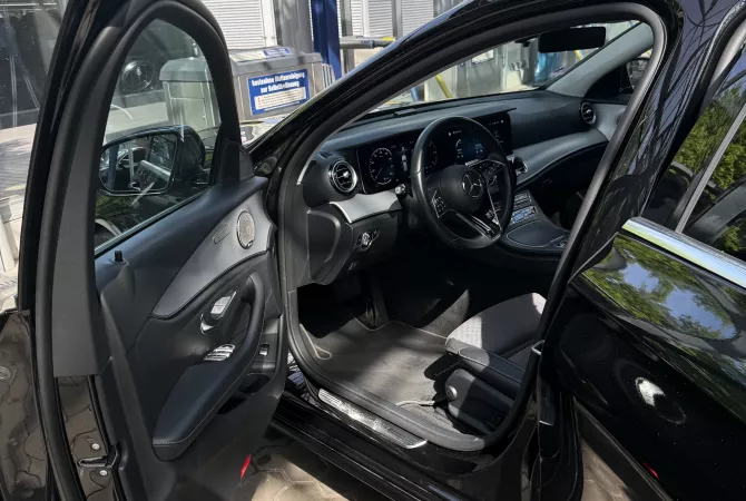 Makina ne shitje ne Tirane, Mercedes-Benz, 2022 Diesel,Kambio Automatik Pagesa 33,000  Euro.