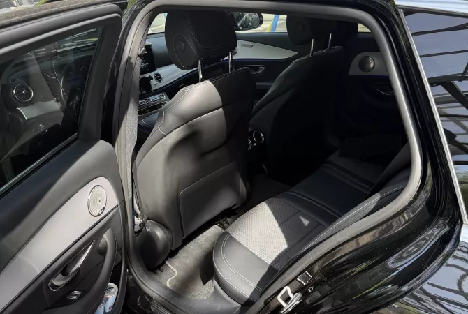 Makina ne shitje ne Tirane, Mercedes-Benz, 2022 Diesel,Kambio Automatik Pagesa 33,000  Euro.