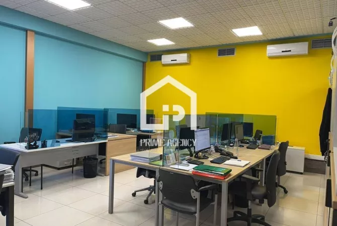 Ambiente Commerciale in Affitto 3+1 a Tirana - 4,000 Euro
