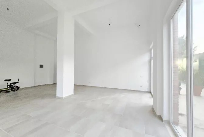 Business Property for Rent 1+1 in Tirana - 800 Euro