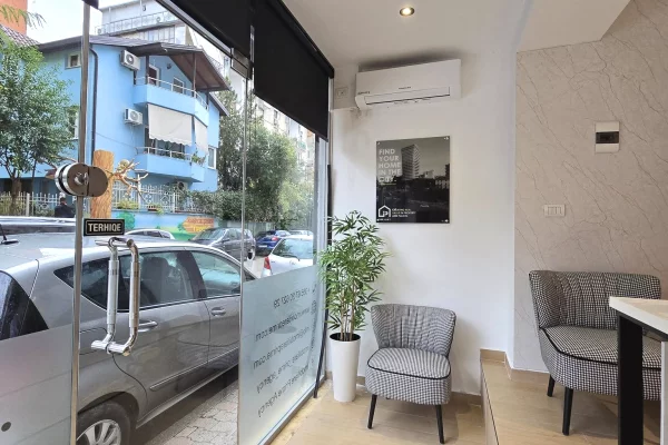 JEPET ME QERA ZYRE/  : PRANE GJYKATES SE SHKALLES SE PARE