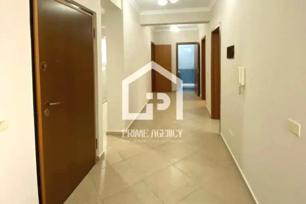 JEPET ME QIRA : Ambjent biznesi / Rruga Kavajës/ pranë KISHES ORTODOKSE 