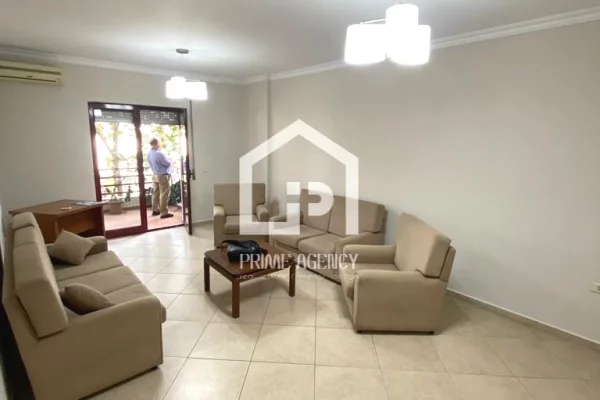 Ambient biznesi me qera 3+1 ne Tirane - 900 Euro