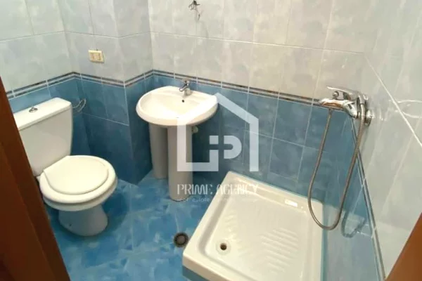 JEPET ME QIRA : Ambjent biznesi / Rruga Kavajes/ prane KISHES ORTODOKSE 