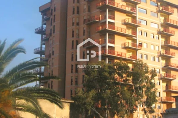 Ambient biznesi me qera 3+1 ne Tirane - 180,000 Leke