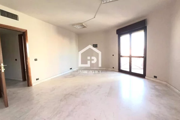 Ambient biznesi me qera 3+1 ne Tirane - 180,000 Leke