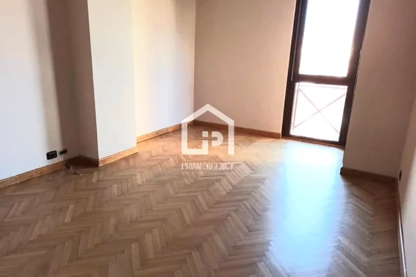 Ambient biznesi me qera 3+1 ne Tirane - 180,000 Leke