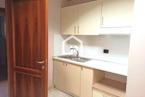 JEPET ME QERA : AMBJENT BIZNESI:  /ZONA Qender/ TORRE DRINI "  