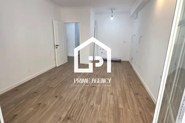 Shtepi ne shitje Apartament ne Tirane, 2+1, Mobilimi Bosh, pa mobiluar, Pagesa 235,000  Euro.