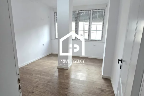 Shtepi ne shitje Apartament ne Tirane, 2+1, Mobilimi Bosh, pa mobiluar, Pagesa 235,000  Euro.