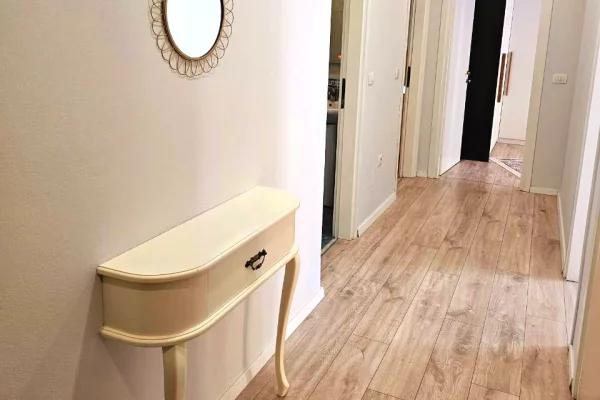 Shtepi ne shitje Apartament ne Tirane, 2+1, Mobilimi E mobiluar, Pagesa 270,000  Euro.