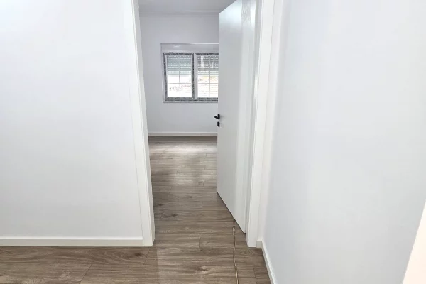 Shtepi ne shitje Apartament ne Tirane, 2+1, Mobilimi Bosh, pa mobiluar, Pagesa 220,000  Euro.