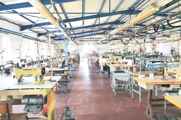 JEPET ME QERA : OBJEKT BIZNESI 3 KT / Autostrade Tirane - Lezhe"