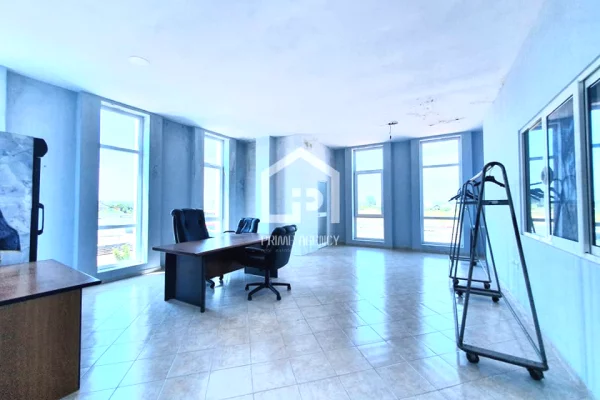 JEPET ME QERA : OBJEKT BIZNESI 3 KT / Autostrade Tirane - Lezhe"