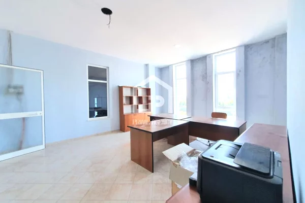 JEPET ME QERA : OBJEKT BIZNESI 3 KT / Autostrade Tirane - Lezhe"