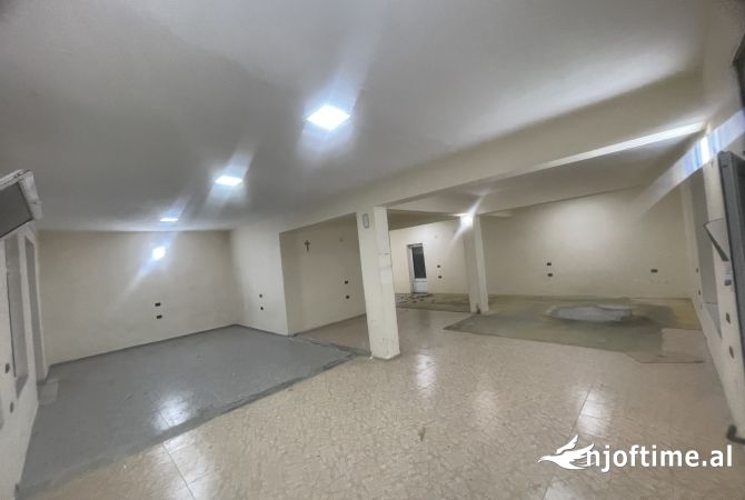 Elbasan, jap me qera Kati 0, 150 m2 per magazin ose biznes.